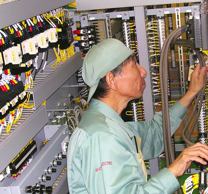 配電盤作業イメージ1
